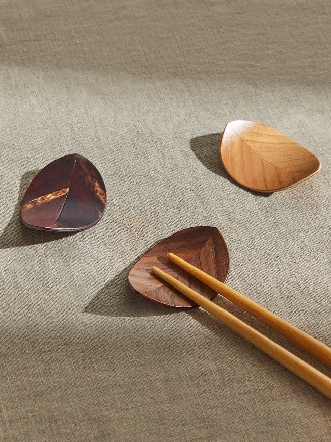 Denshiro - Leaf Cherry Bark Chopstick Rests (Set of 3) - Brown - ABASK