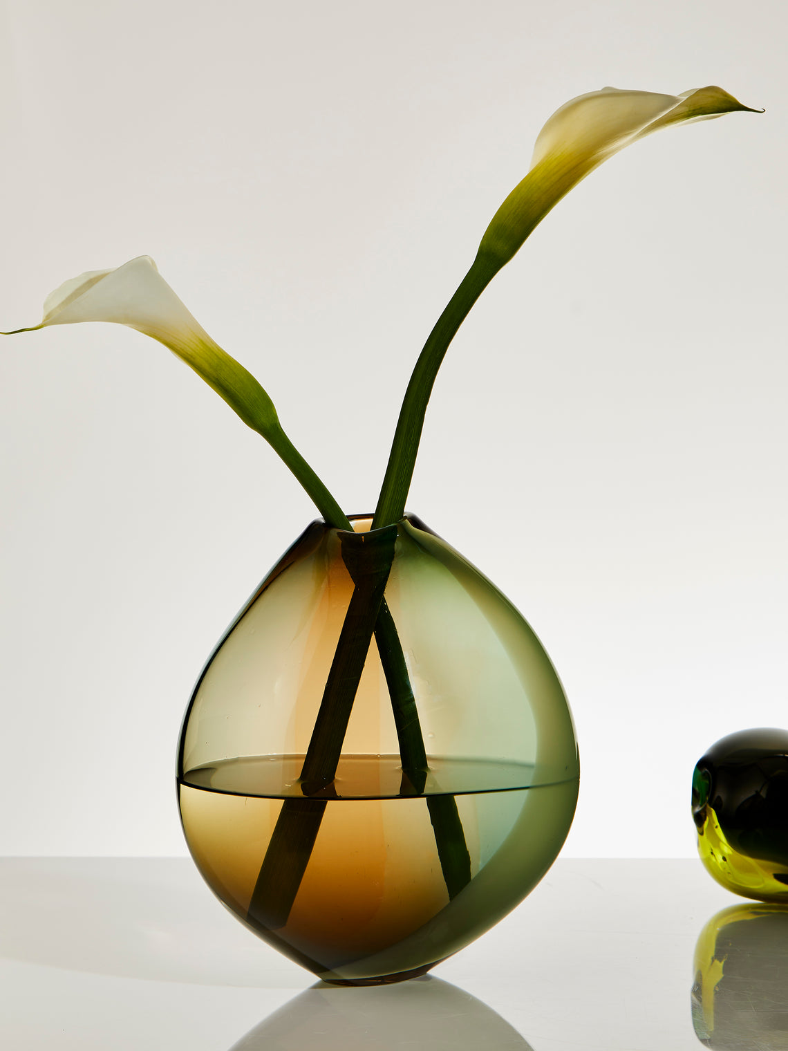 Michele Oberdieck - Conker Hand-Blown Glass Vase (9.5in/24cm) - Green - ABASK