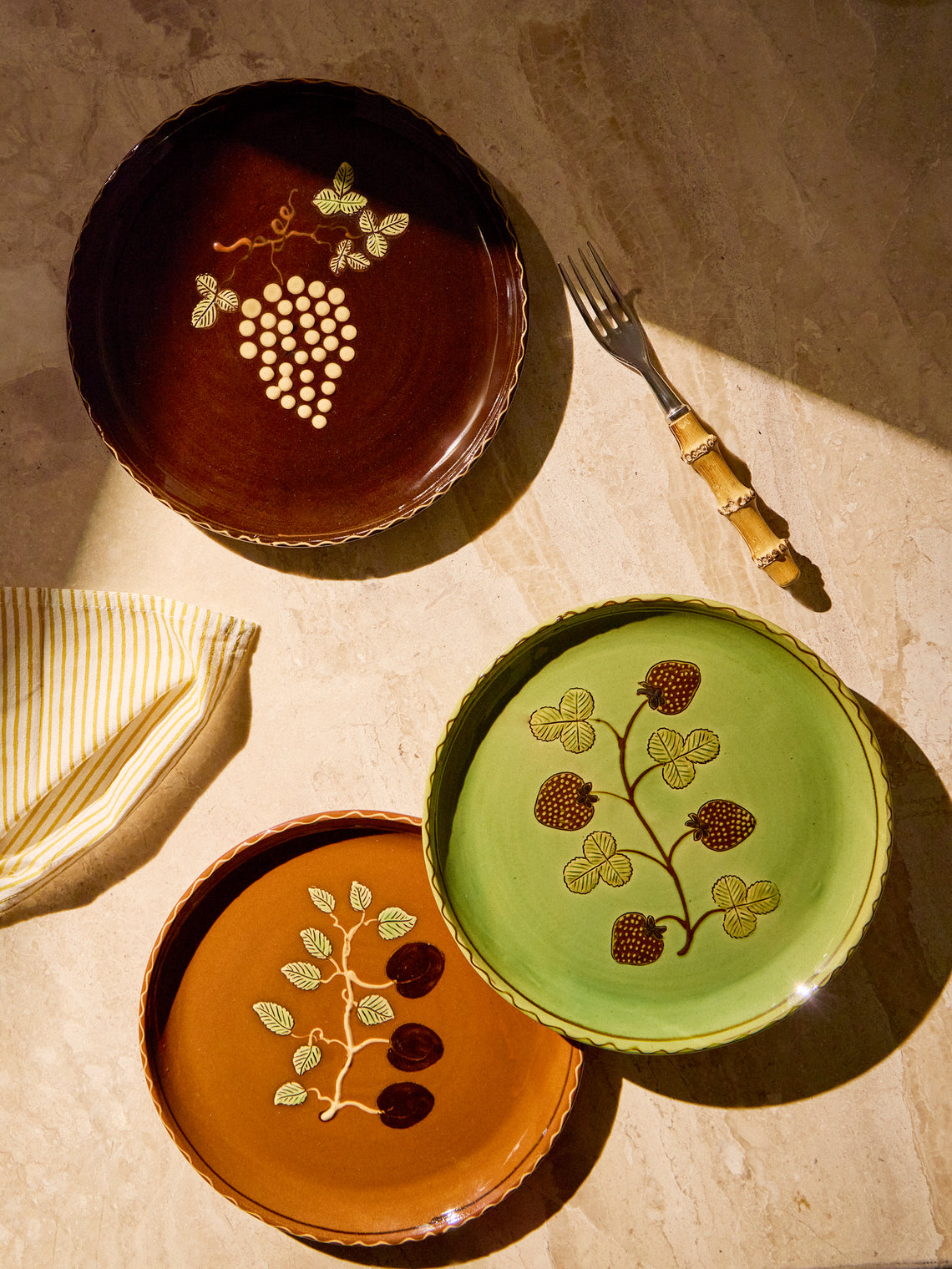Poterie d’Évires - Fruits Hand-Painted Ceramic Dinner Plates – 9.5in/24cm (Set of 3) - Brown - ABASK
