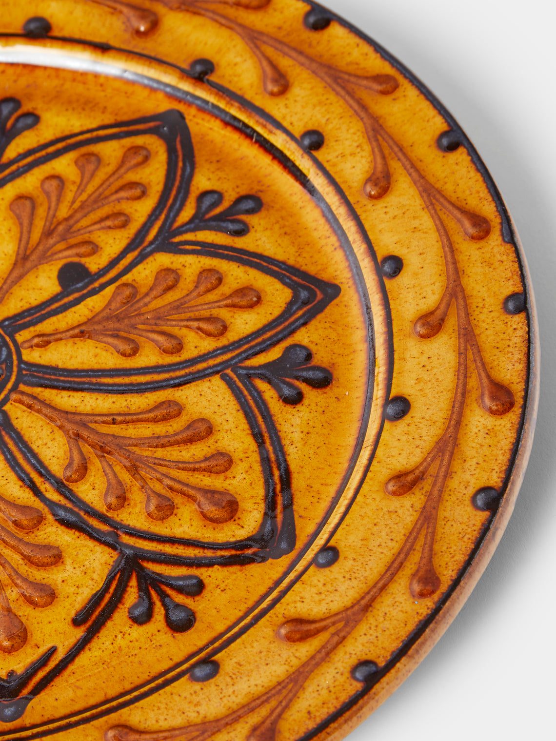 Fitch & McAndrew - Dahlias Slipware Dinner Plate (10.2in/26cm) - Orange - ABASK