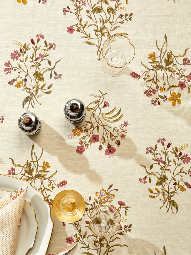 Volga Linen - Scarlet Flax & Field Flowers Overlock-Stitch Linen Round Tablecloth (110in/2.8m) - Cream - ABASK