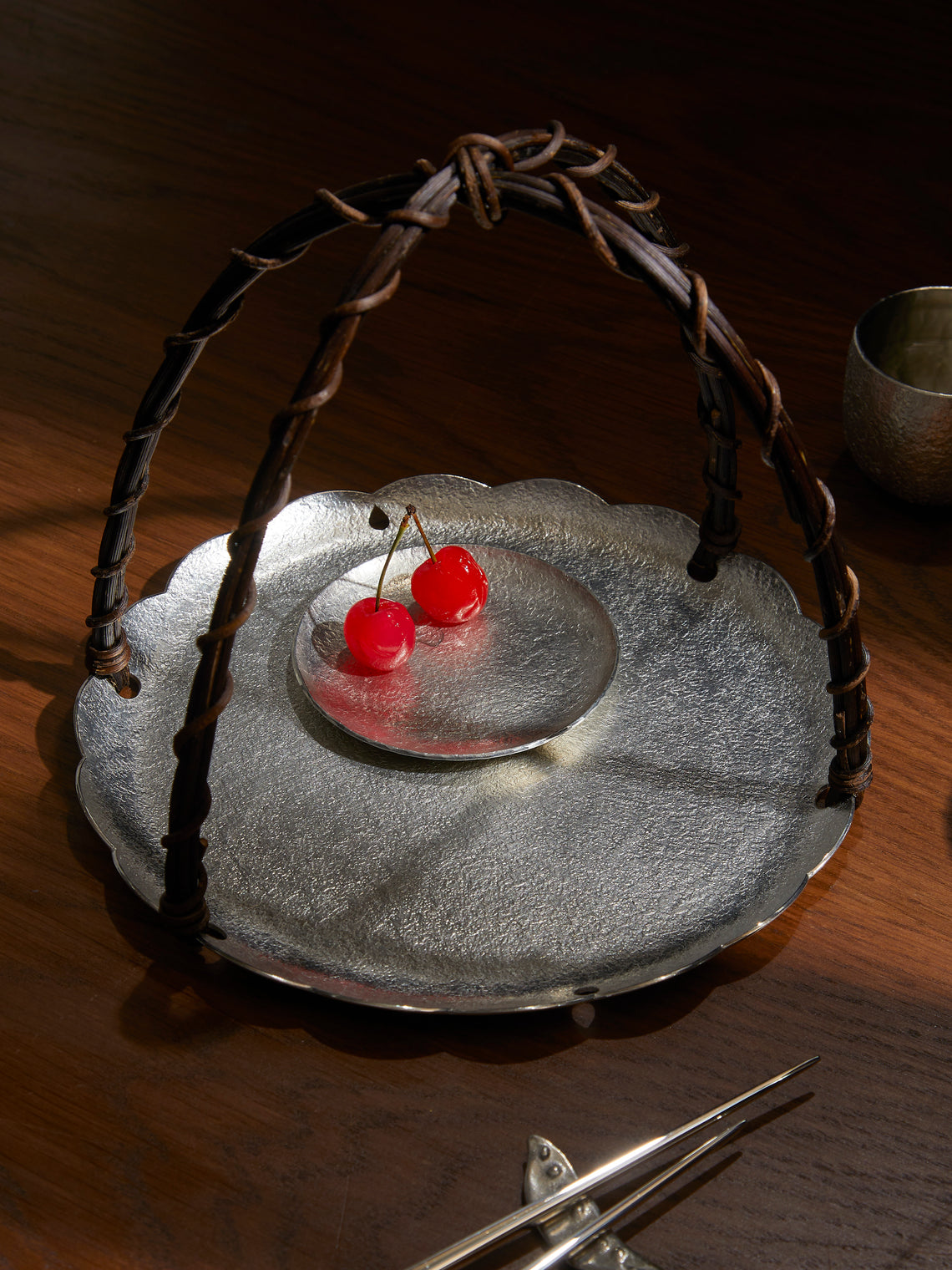 Seikado - Snowflake Pewter and Wisteria Vine Serving Plate (8in/21cm) - Silver - ABASK