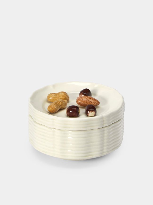 Este Ceramiche - Nuts Hand-Painted Ceramic Trompe-L'oeil Small Serving Dish - White - ABASK - 