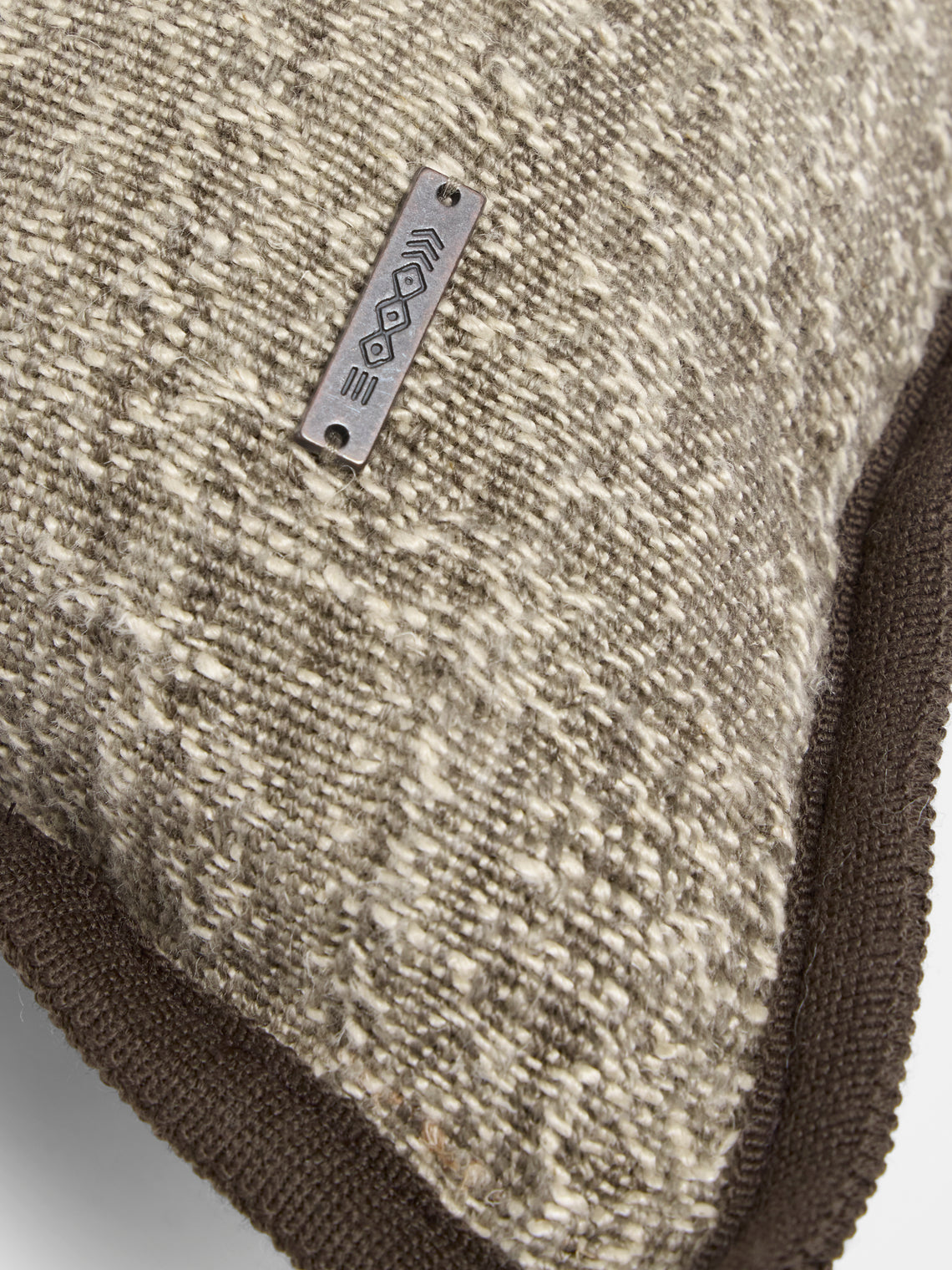 de Le Cuona - Tribal Linen and Wool Cushion (23.5in/60cm) - Gray - ABASK