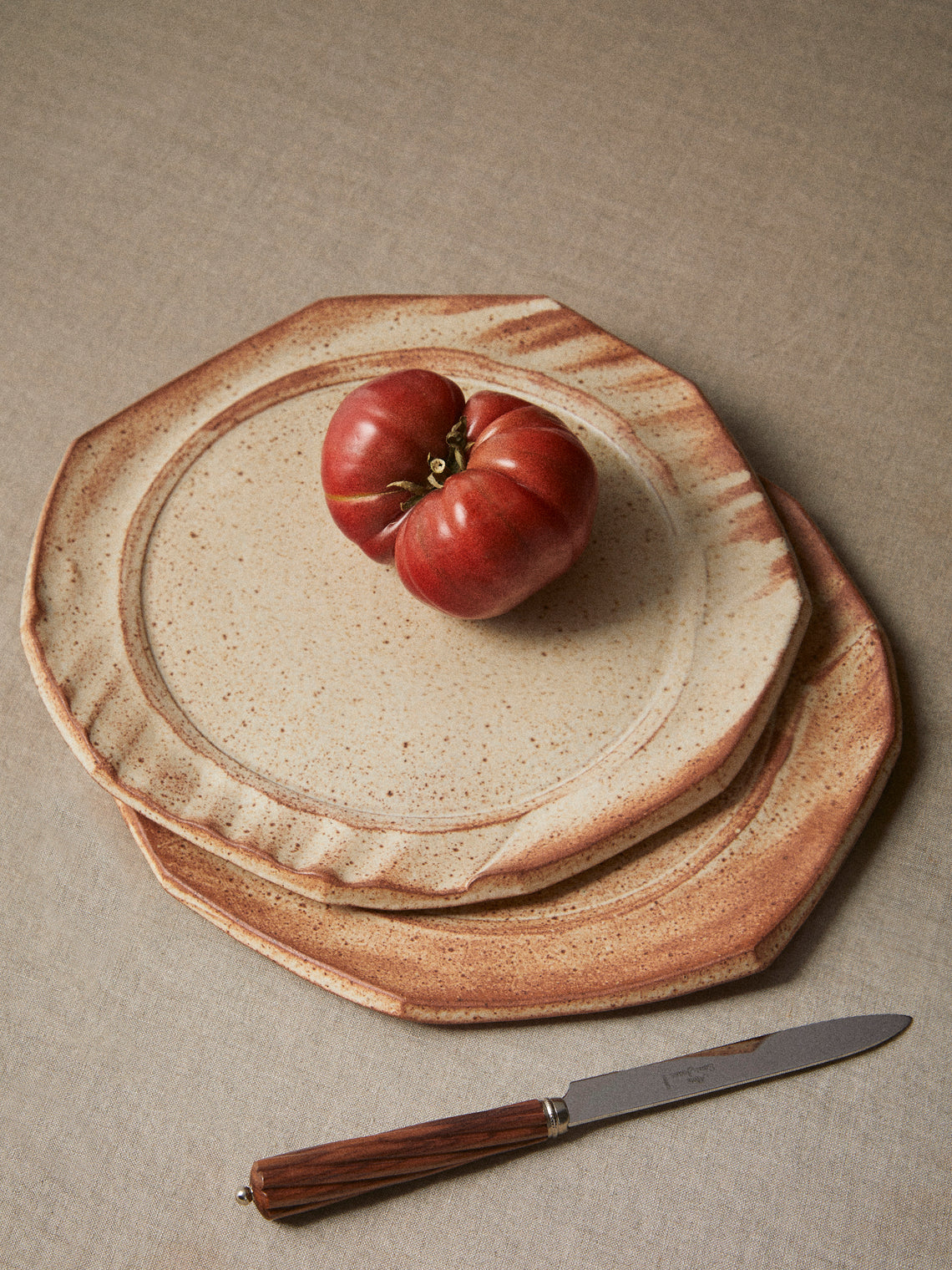 Adam Ross - Hand-Thrown Ceramic Faceted Plates 10.5in/27cm (Set of 4) - Beige - ABASK