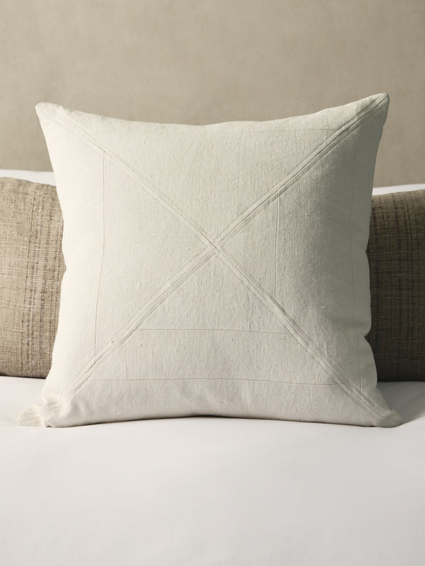 De Le Cuona - Paneled Vintage-Canvas Cushion (21.5in/55cm) - White - ABASK