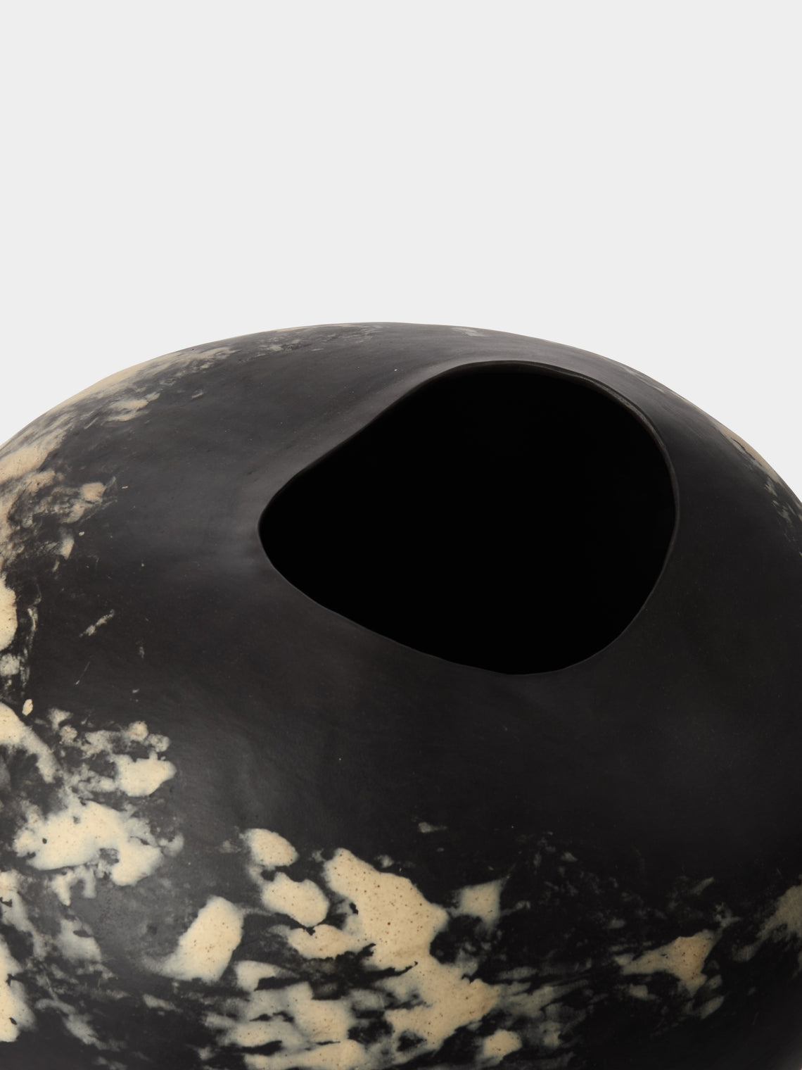 Sara Bergami - Hand-Formed Stoneware Vase (15.5in/40cm) - Black - ABASK