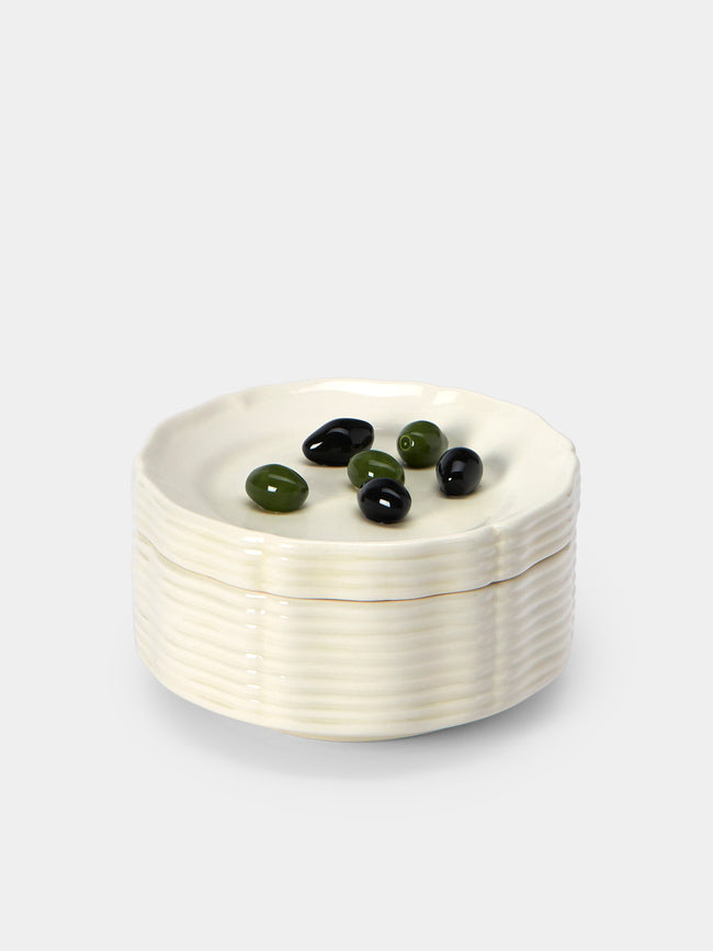 Este Ceramiche - Olives Hand-Painted Ceramic Trompe-L'oeil Small Serving Dish - White - ABASK - 