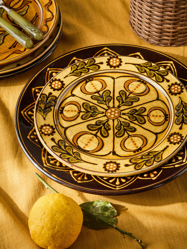 Fitch & McAndrew - Poppies Slipware Dinner Plate (10.4in/26.5cm) - Yellow - ABASK