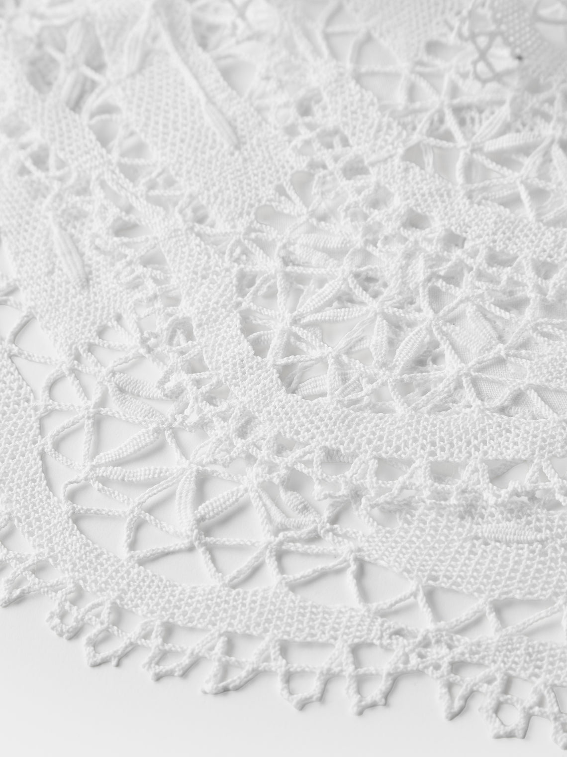 Rolane du Dreuih Creations - Lacework Linen Small Round Placemats (Set of 4) - Ivory - ABASK