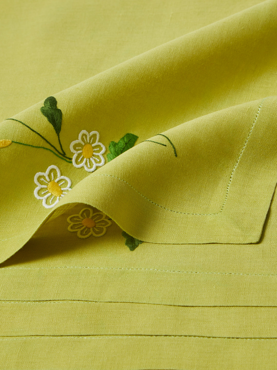 Taf Firenze - | Set of 6 | Daisy Hand-Embroidered Linen Placemats and Napkins - Green - ABASK