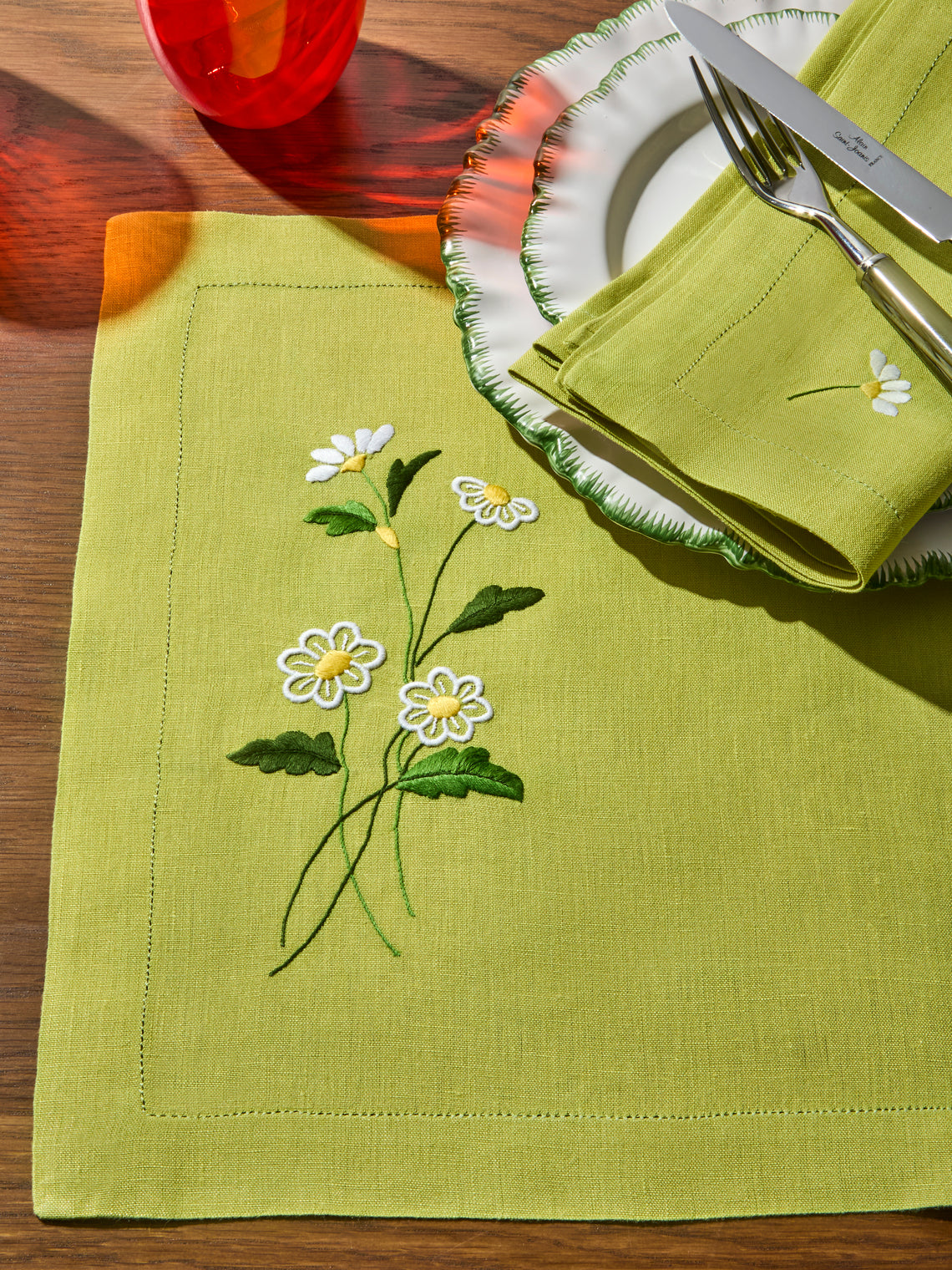 Taf Firenze - | Set of 6 | Daisy Hand-Embroidered Linen Placemats and Napkins - Green - ABASK