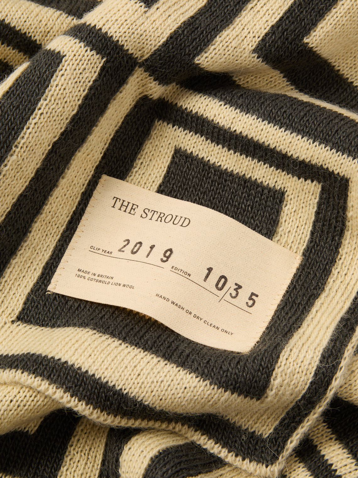 The Stroud - Winter Cotswold Lion Wool Blanket (85in/2.2m) - Black - ABASK