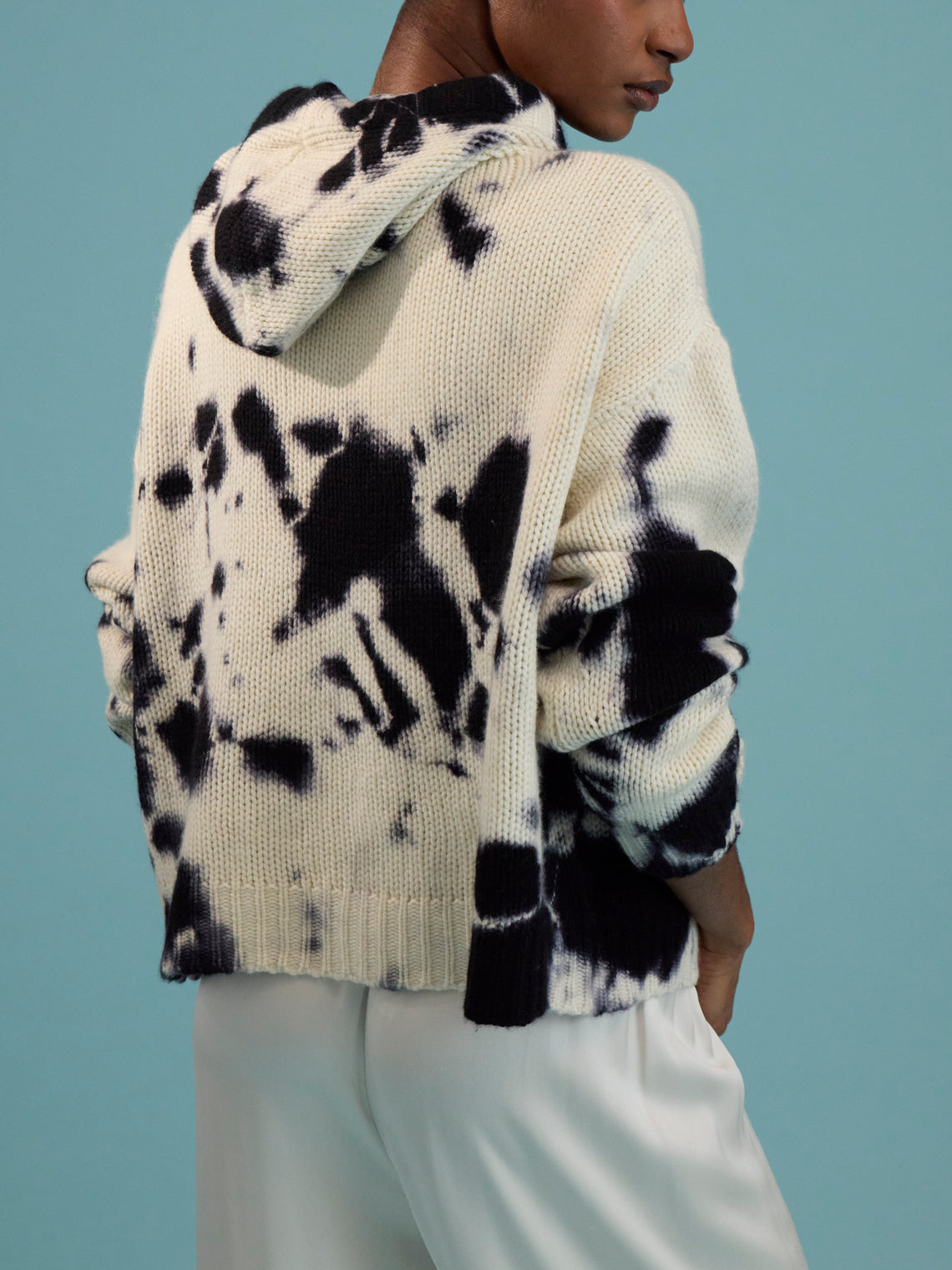 Suzusan - Shibori Hand-Knitted Cashmere Hooded Sweater - Black - ABASK