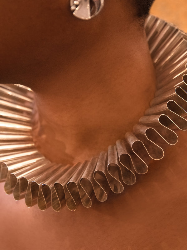 Mahnaz Collection - Women's Vintage 2003 Lella Vignelli for San Lorenzo Seicento Sterling Silver Elizabethan Collar Choker Necklace - Silver - ABASK