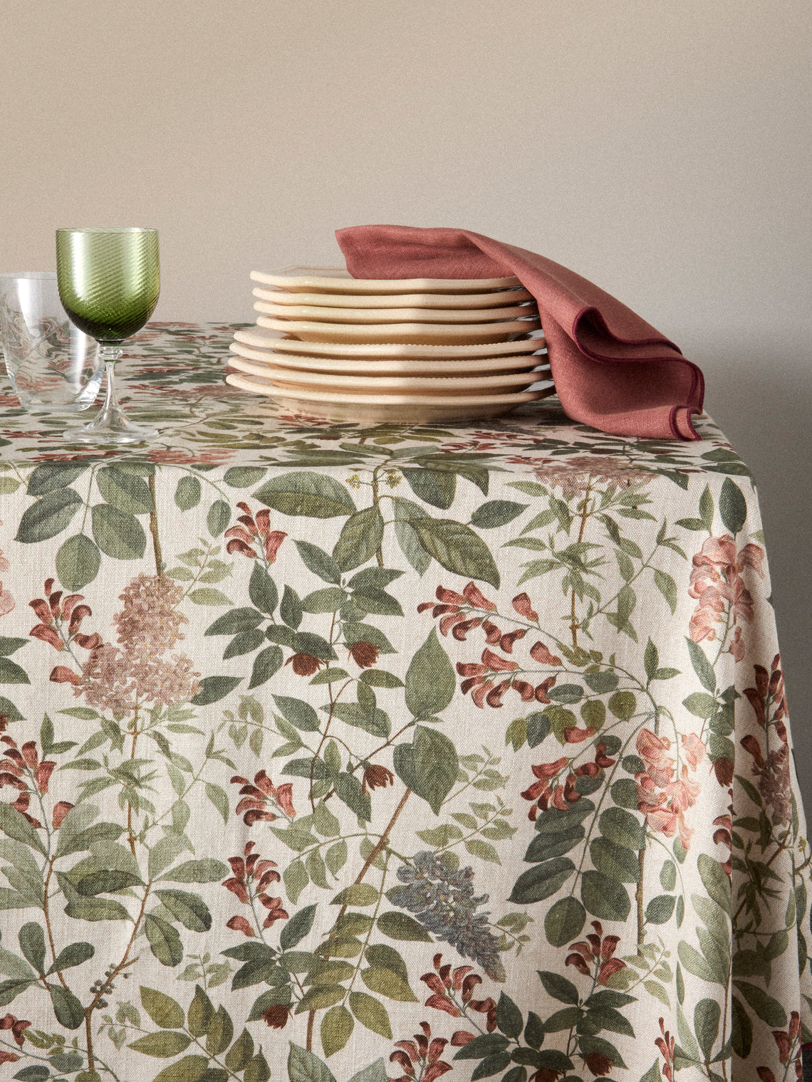 Borgo delle Tovaglie - Filo Sottobosco Embroidered Linen Rectangular Tablecloth (106.5in/2.7m) - Green - ABASK