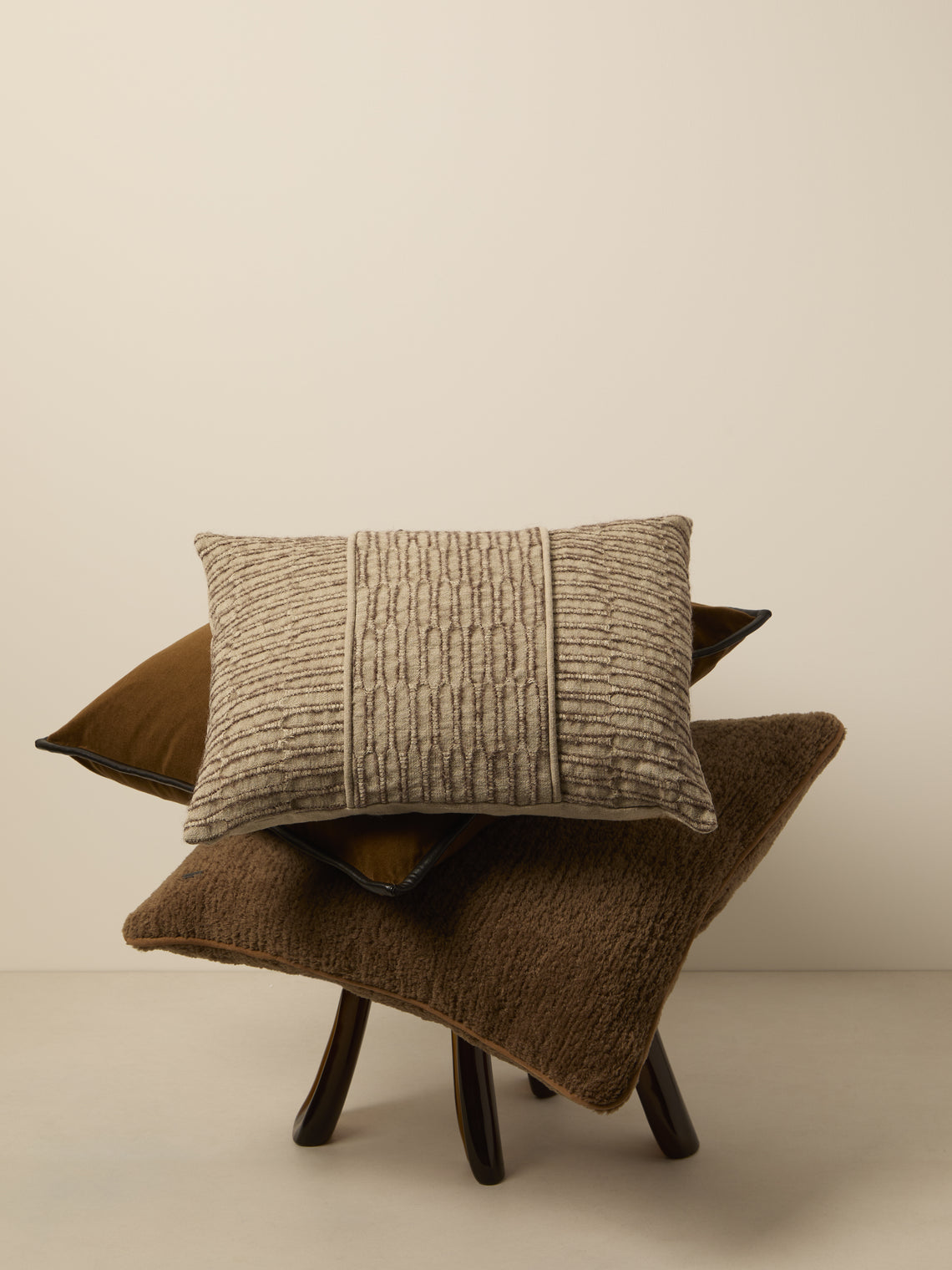 de Le Cuona - Nara Panel Linen Pillow (19.5in/50cm) - Beige - ABASK