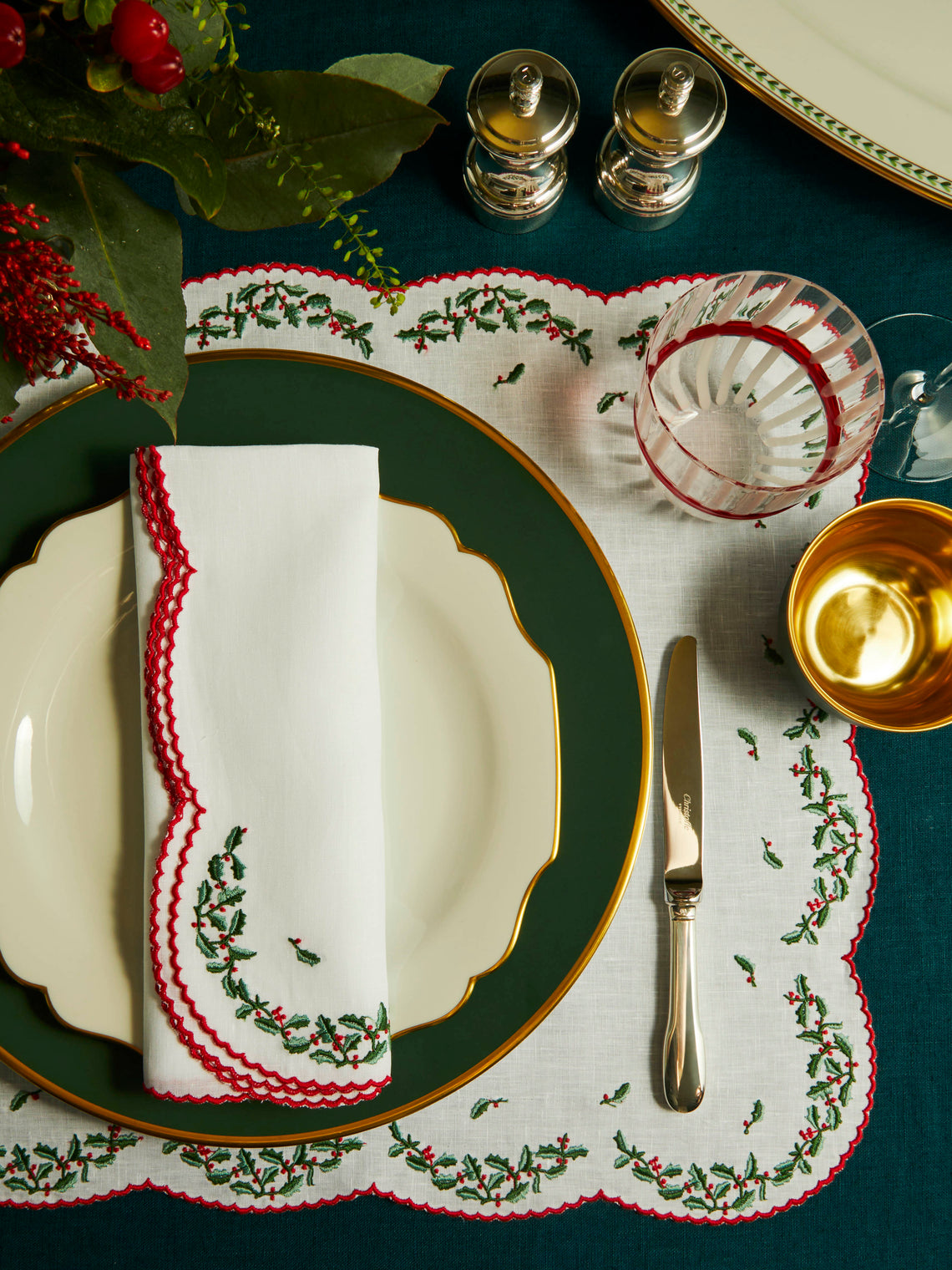Loretta Caponi - Embroidered Linen Holly Placemats and Napkins (Set of 2) - White - ABASK