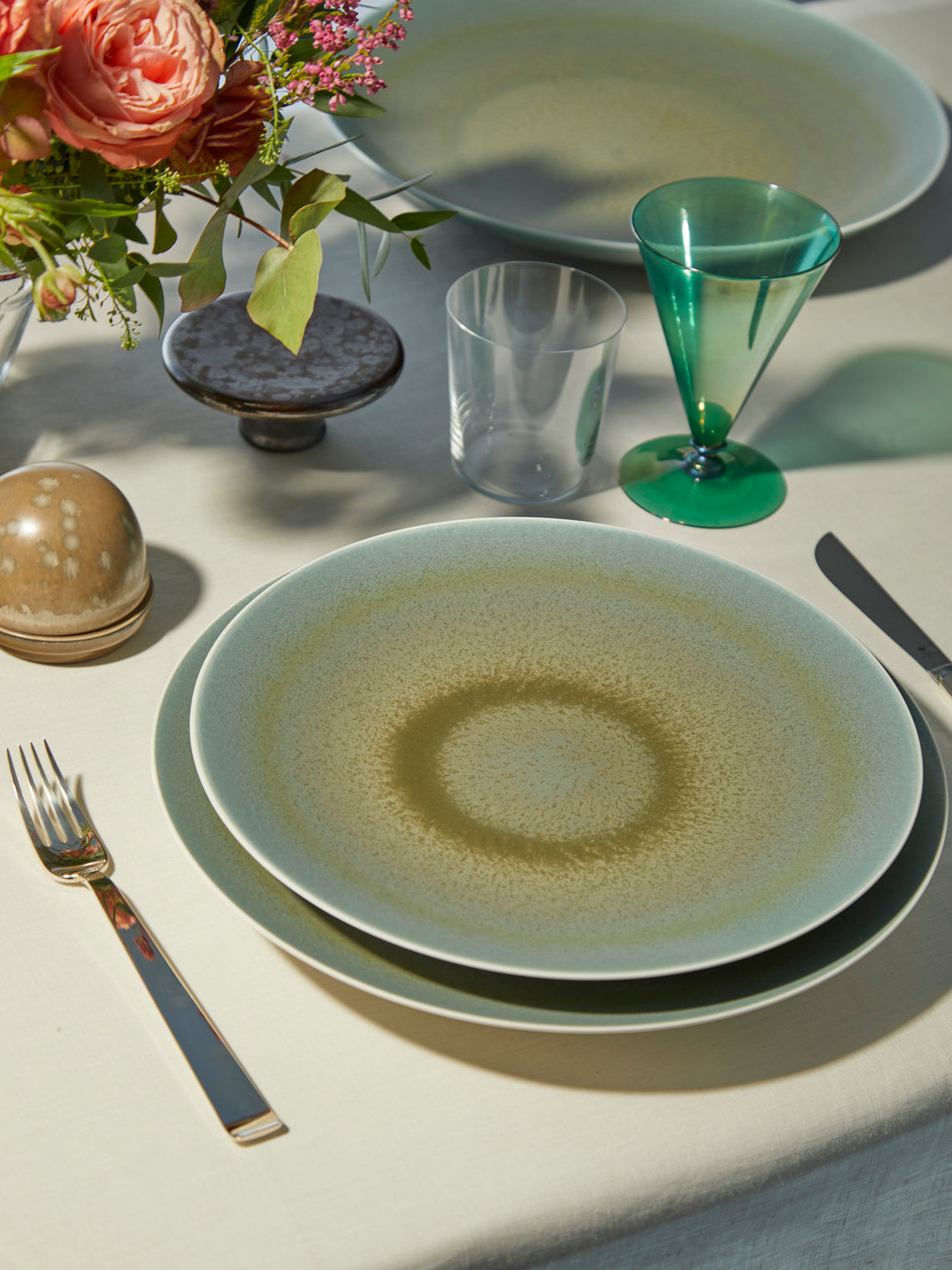 Jaune de Chrome - Todra Porcelain Charger Plate - Green - ABASK