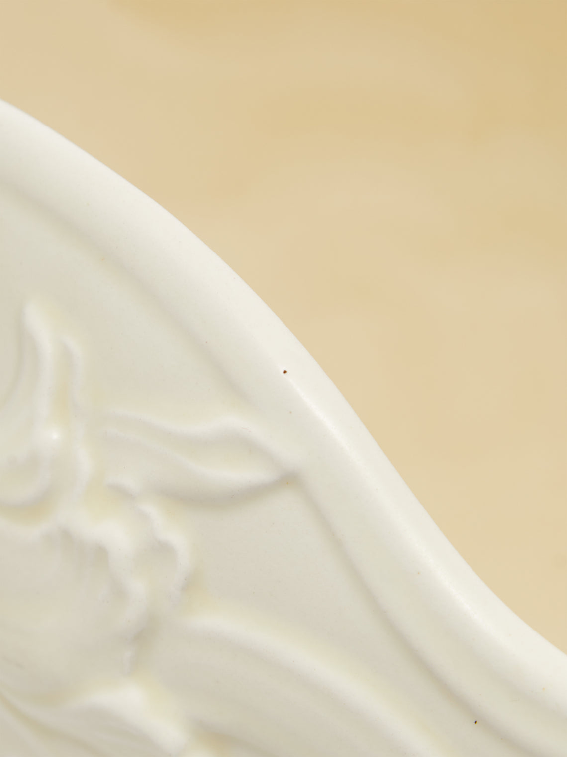 Antique and Vintage - 1930-1940 Large Tulip Relief Mantle Vase - White - ABASK