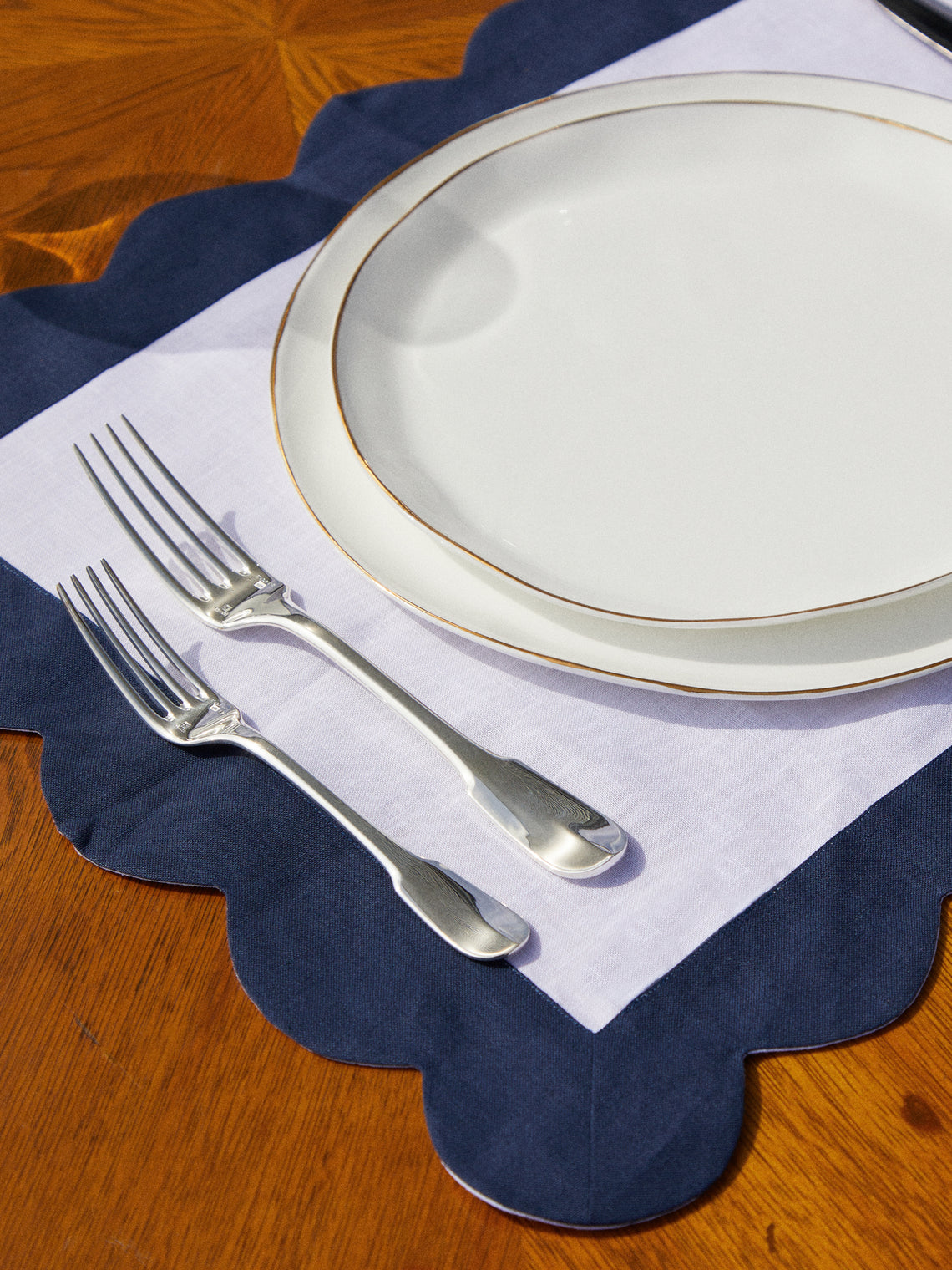 Angela Wickstead - Rapallo Scalloped Linen Placemats (Set of 4) - Blue - ABASK
