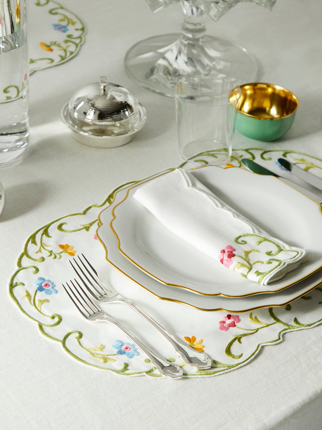 Taf Firenze - Rose Hand-Embroidered Linen Placemats and Napkins (Set of 6) - White - ABASK