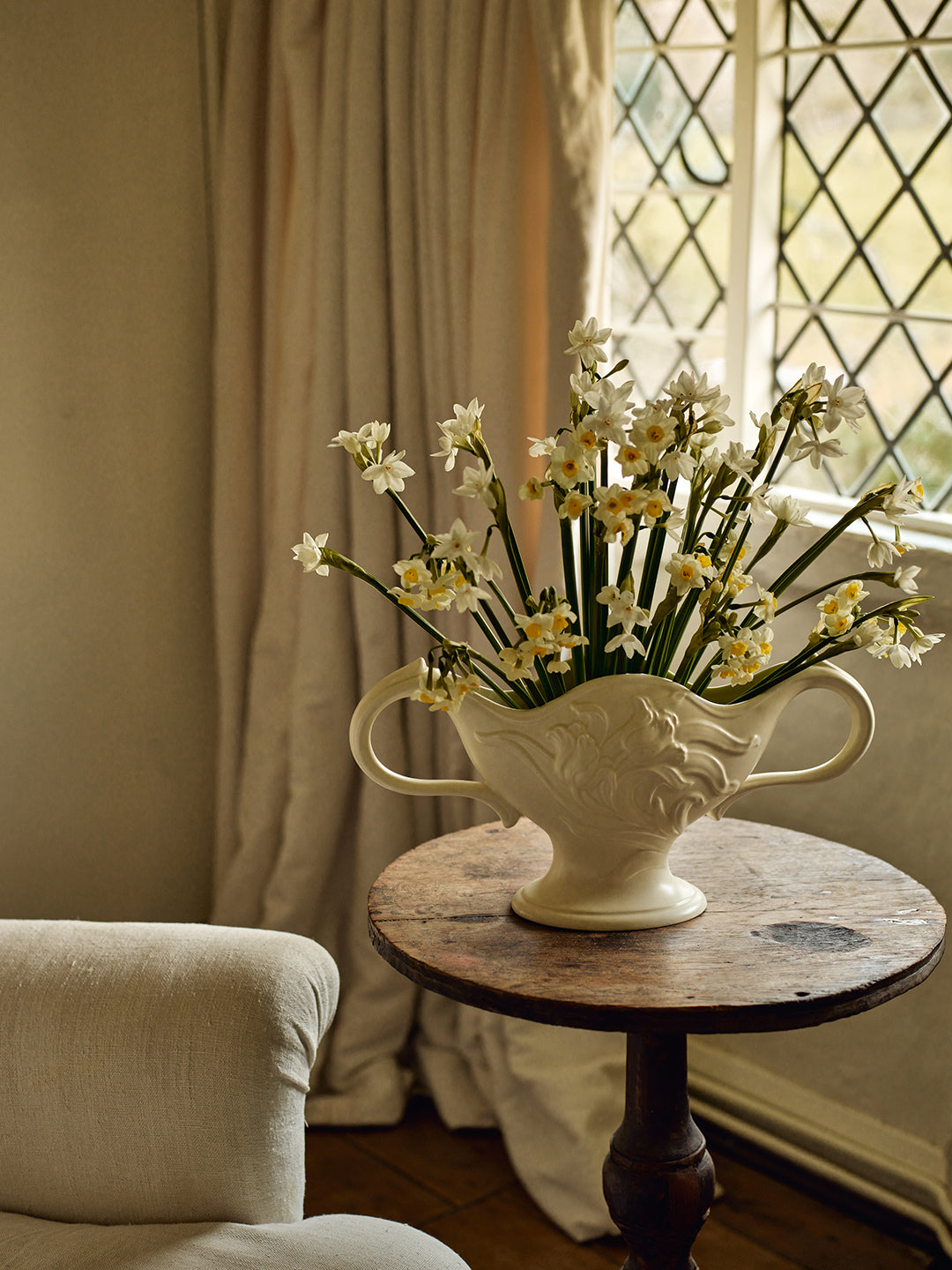 Antique and Vintage - 1930-1940 Large Tulip Relief Mantle Vase - White - ABASK
