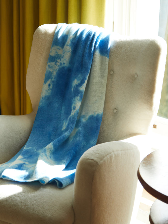 The Elder Statesman - Cloud Hand-Dyed Cashmere Blanket - Blue - ABASK