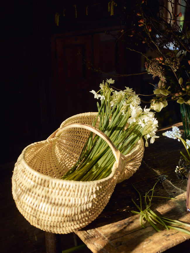 Benjamin Nauleau - White Willow Flower Basket -  - ABASK